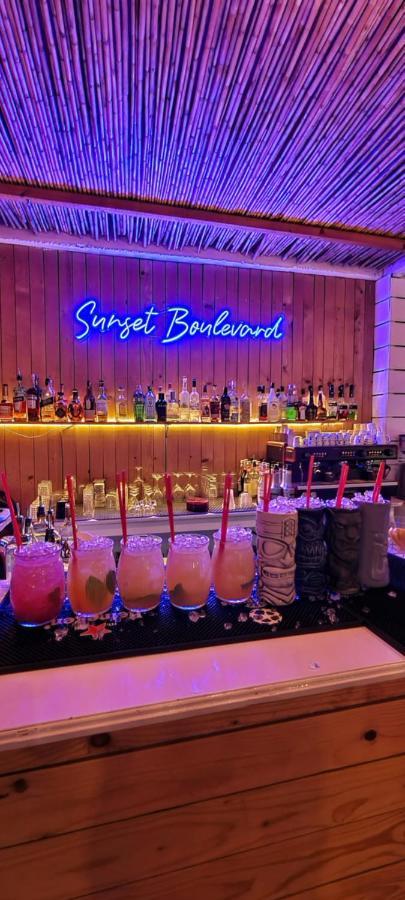 Sunset Boulevard Hotel Qeparo Exterior foto